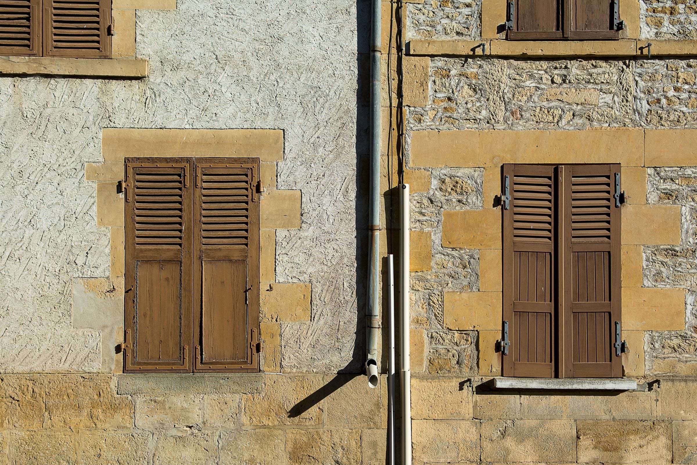 Façade d’une maison ancienne enduite à la chaux, Nyon